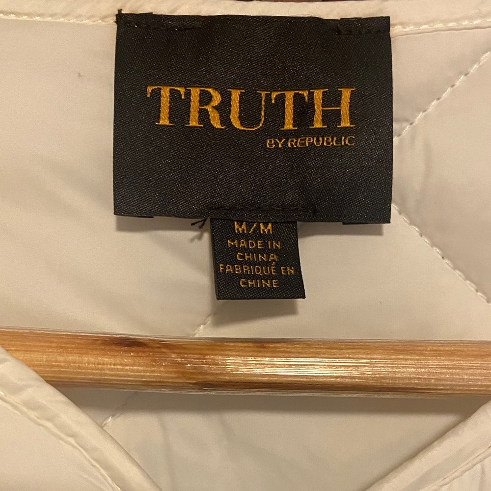 Truth White Quilted Vest Size Medium - Picture 2 of 6